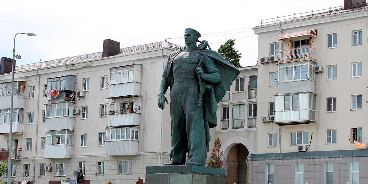 ПАМЯТНИК «НЕИЗВЕСТНОМУ МАТРОСУ»