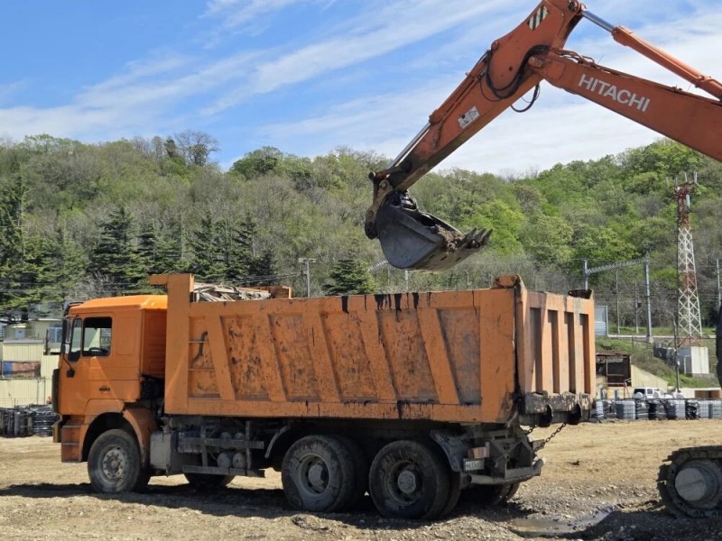 В Туапсе продолжаются работы по ликвидации разлива нефтепродуктов