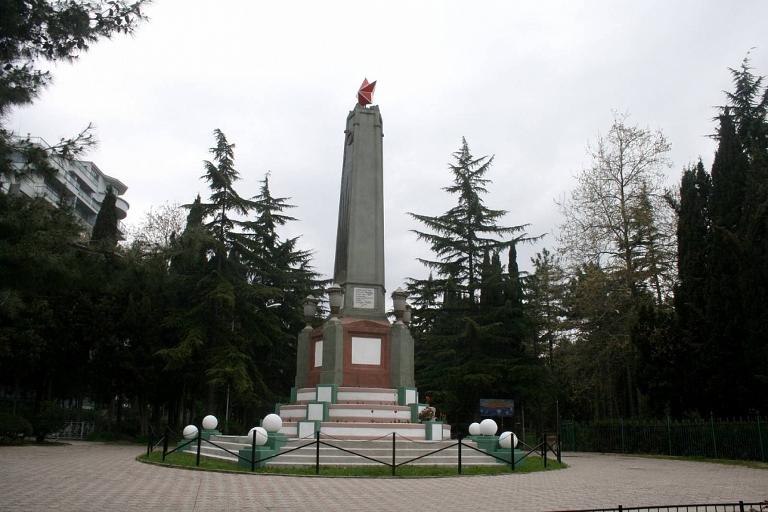 ОБЕЛИСК В АЛУШТЕ