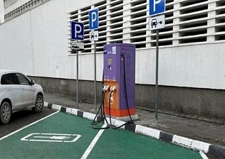 В Новороссийске муниципальные парковки для электромобилей работают бесплатно