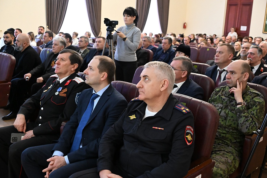 Глава города Ейска Денис Квитовский отчитался о своей работе и деятельности администрации за 2025 год